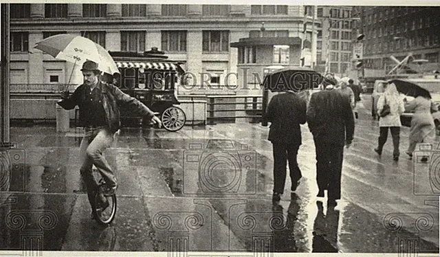 1981 Press Photo Bruce Darnaufor Arts Pedalers Bike Tour rides unicycle in rain